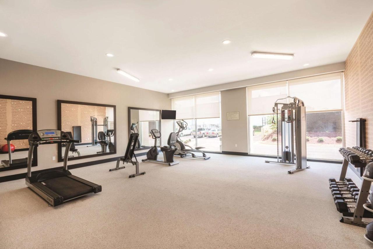 Отель La Quinta By Wyndham Memphis Downtown Экстерьер фото
