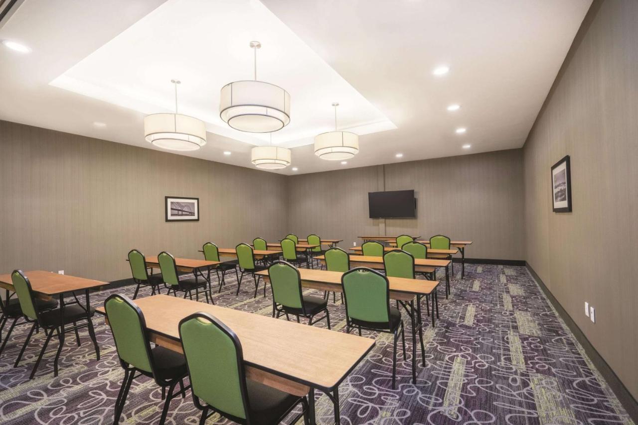 Отель La Quinta By Wyndham Memphis Downtown Экстерьер фото