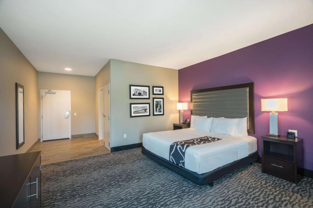 Отель La Quinta By Wyndham Memphis Downtown Экстерьер фото